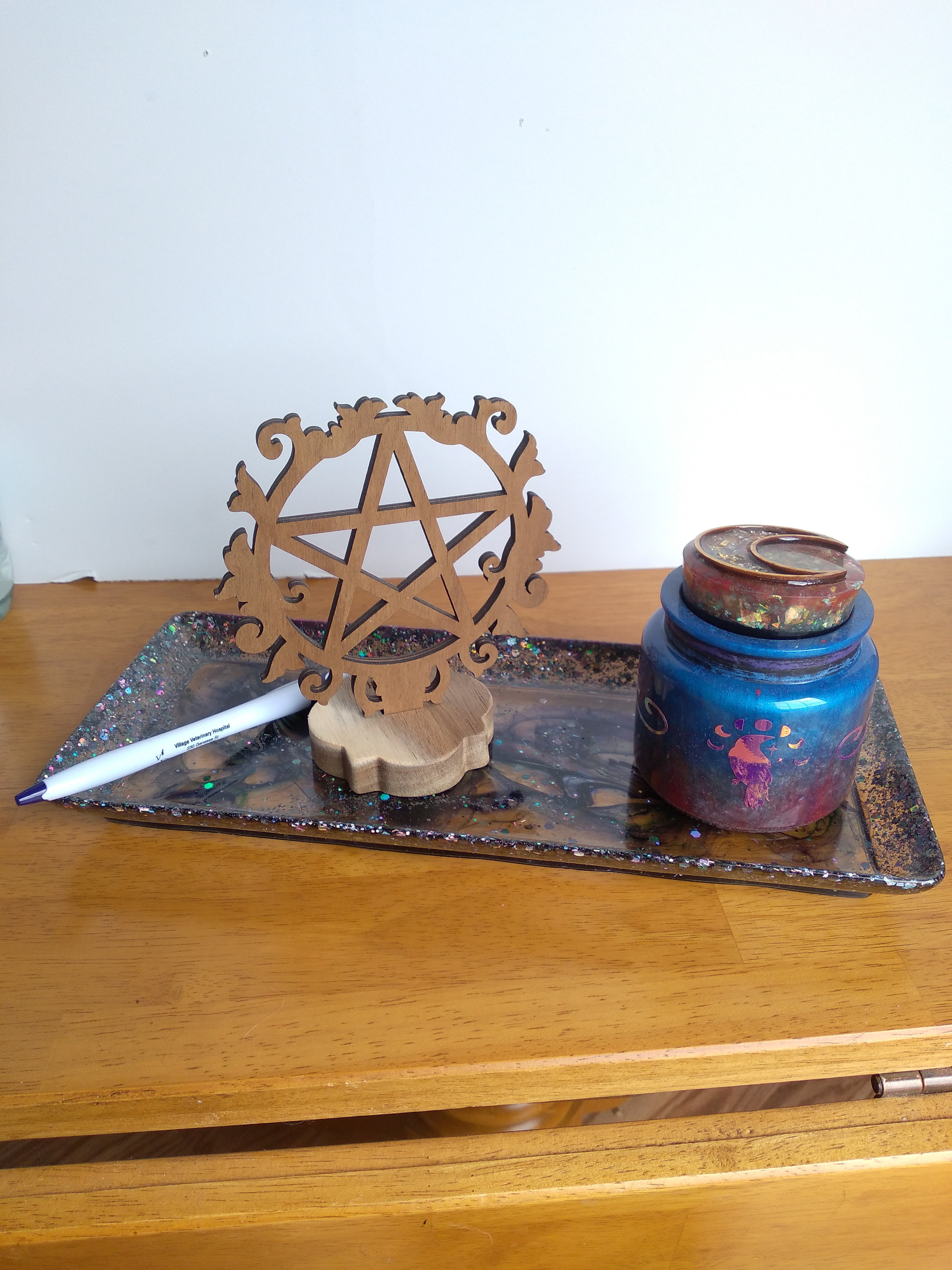 Decorative glitter and purple/green tray