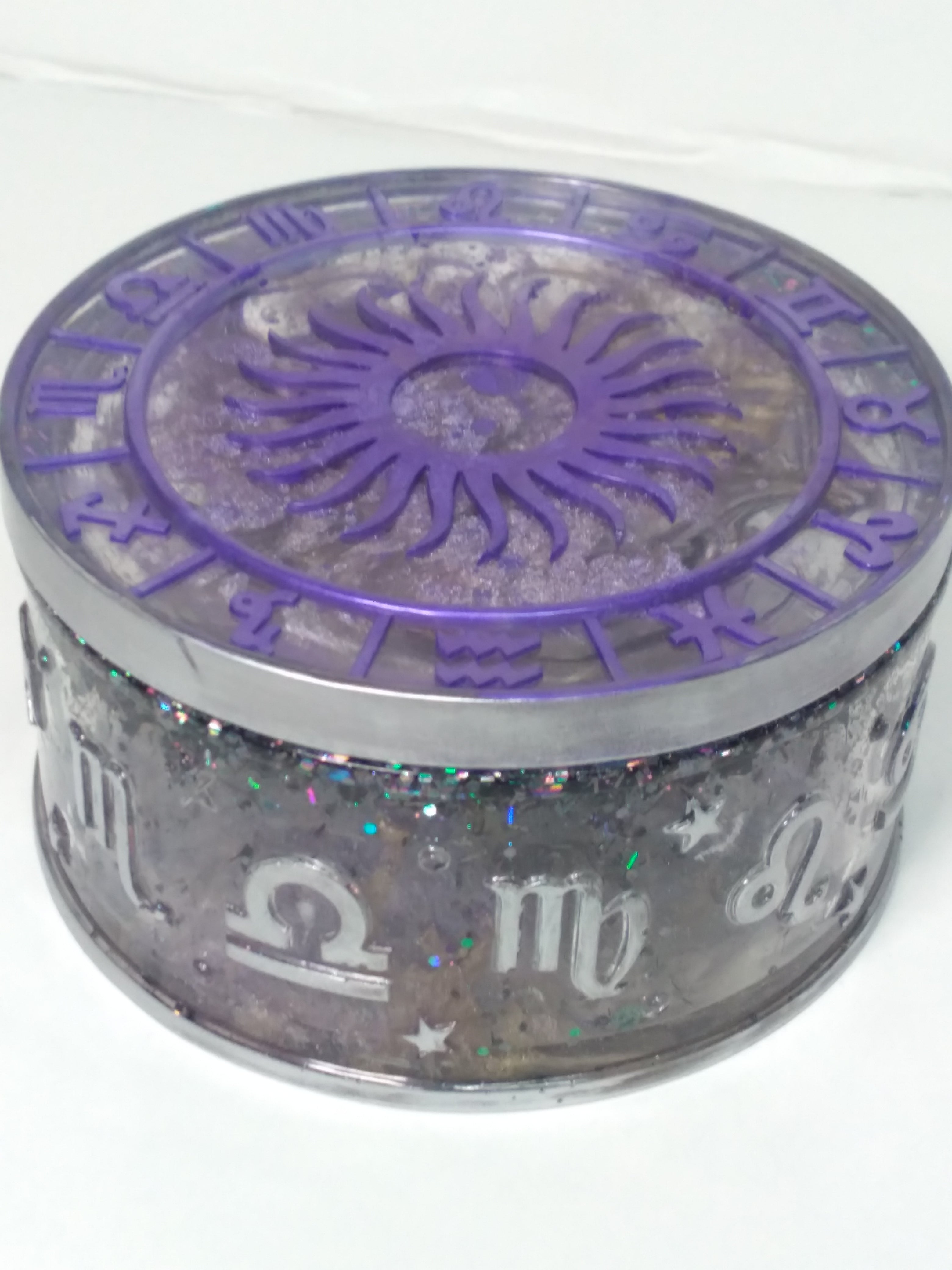 Zodiac round storage box purple